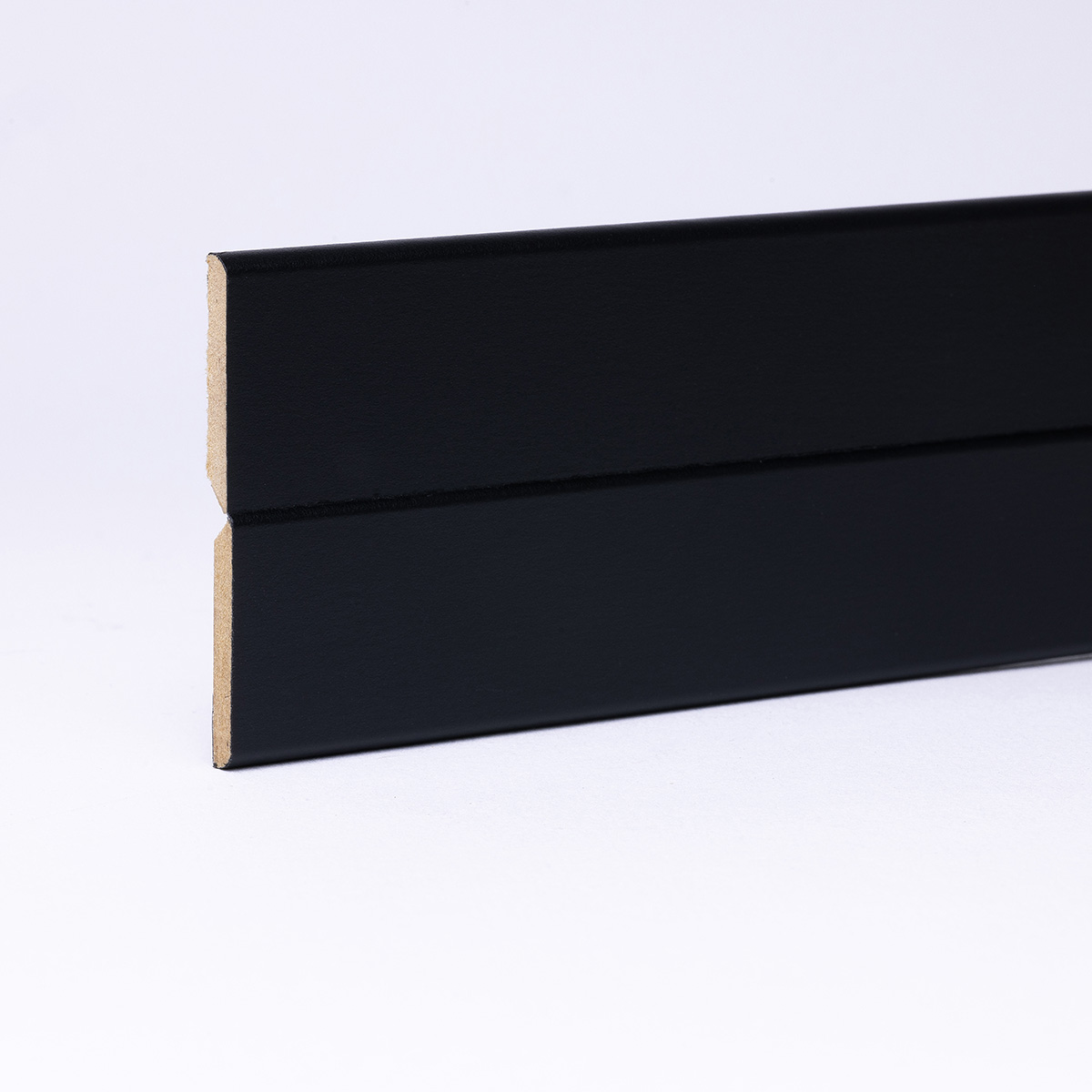 Knickleiste/Abschlusswinkel auf MDF-Träger Schwarz Knickleiste/Abschlusswinkel auf MDF-Träger Schwarz