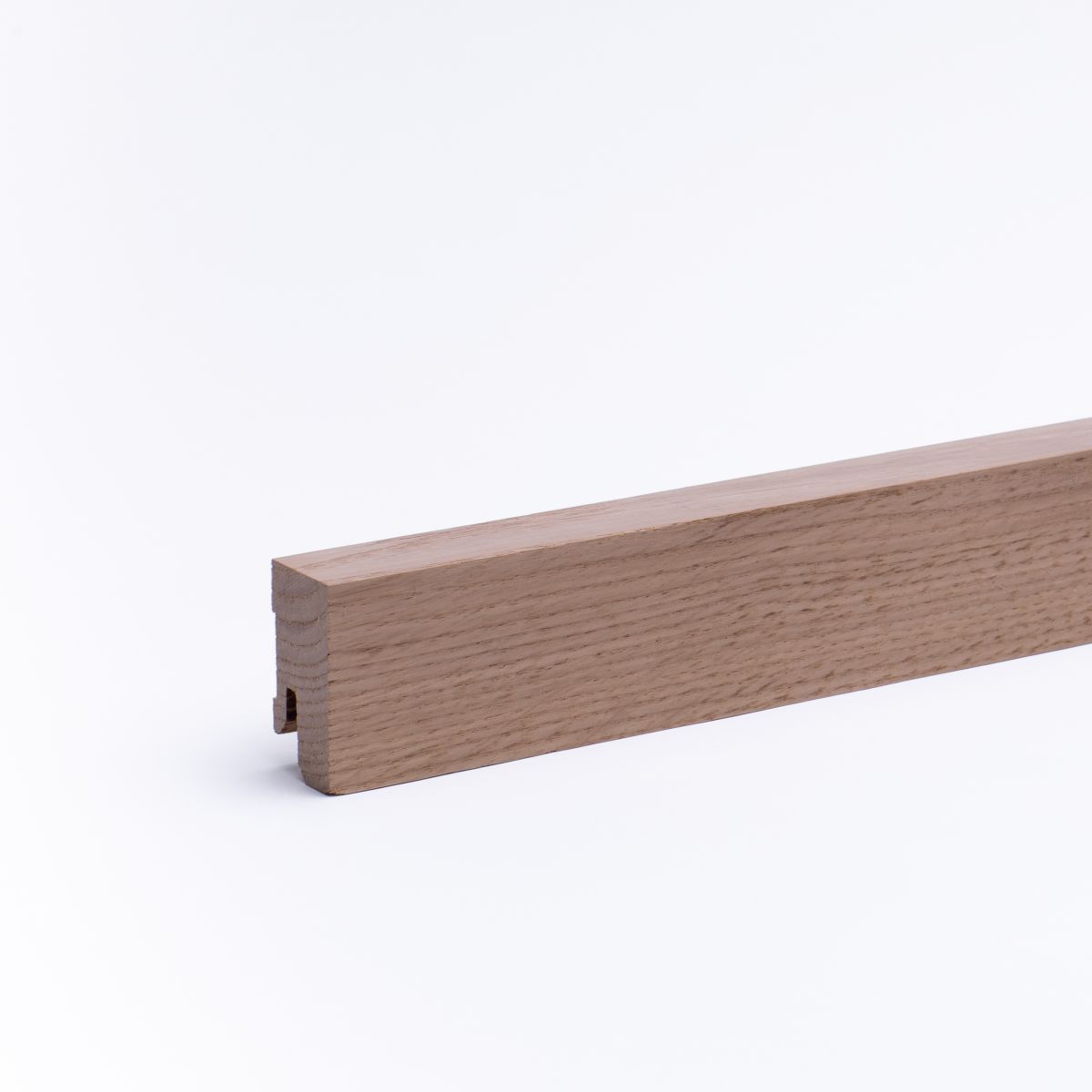 Vierkant Massivholz-Sockelleiste 40mm - Eiche gelackt Vierkant Massivholz-Sockelleiste 40mm - Eiche gelackt