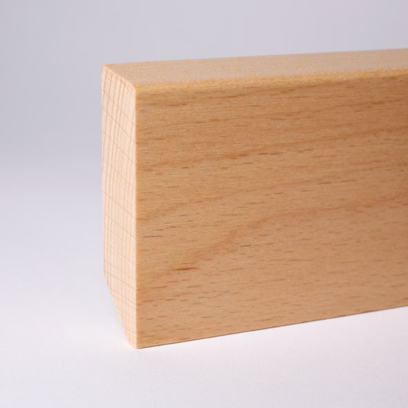 Massivholz Sockelleiste 40mm abgeschrägt - Buche gelackt