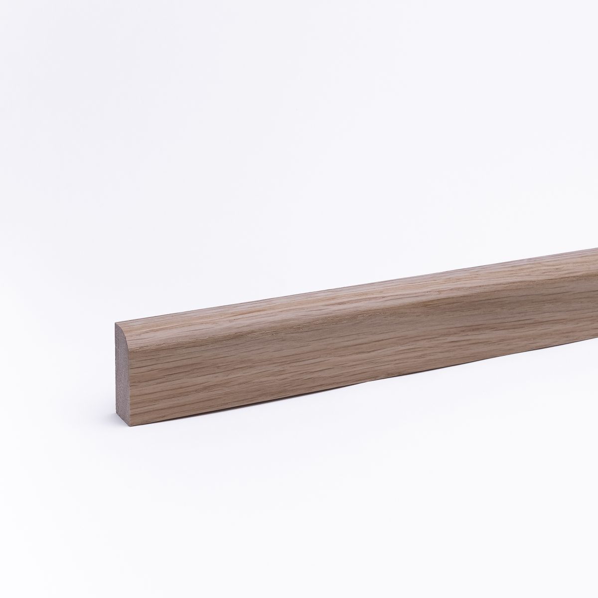 Massivholz Sockelleiste 38 x 19mm abgerundet - Eiche gelackt Massivholz Sockelleiste 38 x 19mm abgerundet - Eiche gelackt